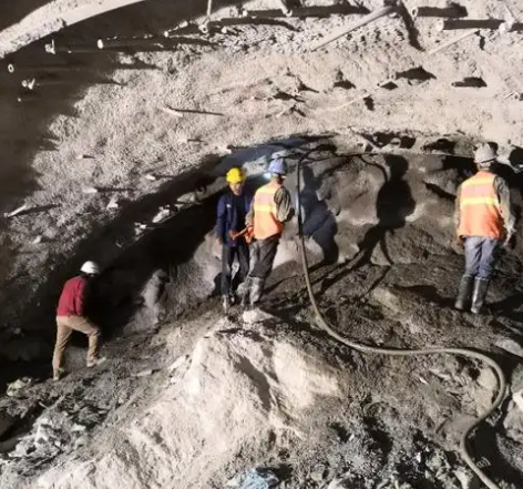 乌当拱顶带模注浆料的施工流程及注意事项